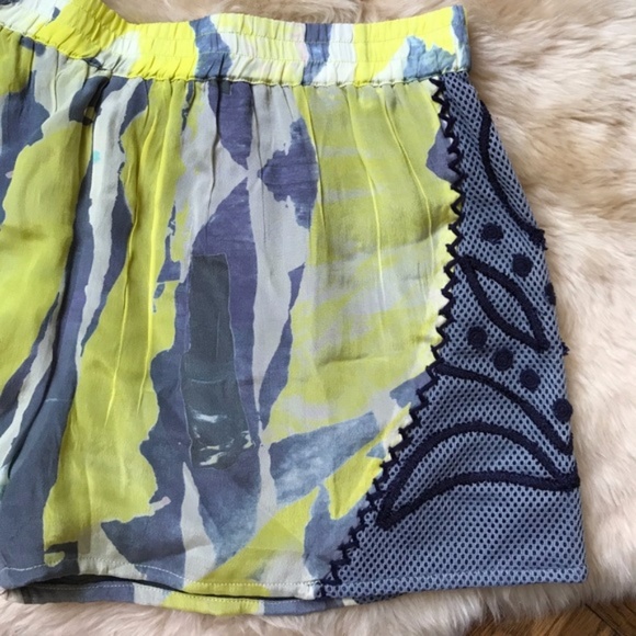 Anthro Patterned Mesh Embroidered Shorts Running A - Picture 6 of 7